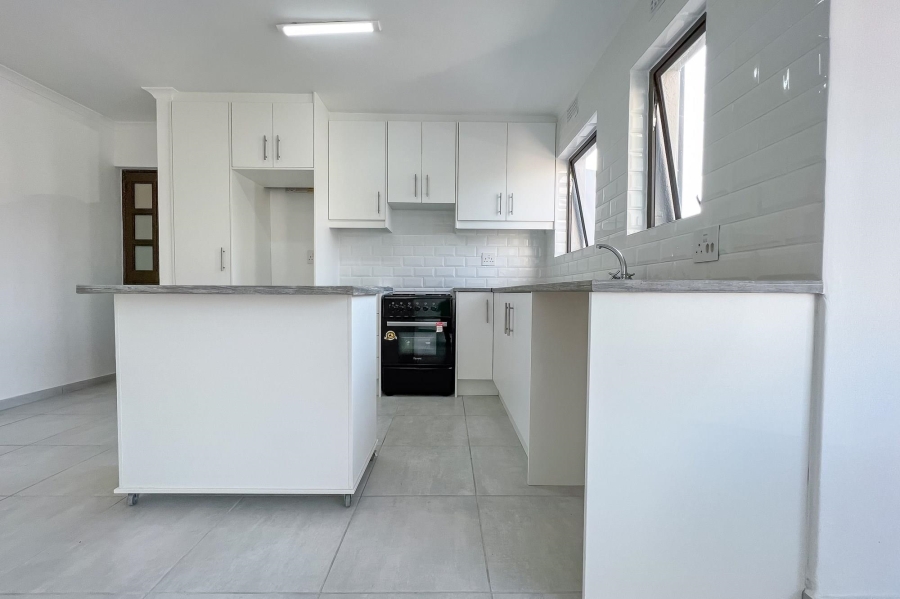 2 Bedroom Property for Sale in Bloubergrant Western Cape